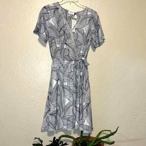NWT Sienna Sky tie dress size medium